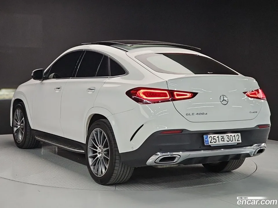 Mercedes-Benz GLE-Class GLE400d 4MATIC 2023 — миниатюра 3