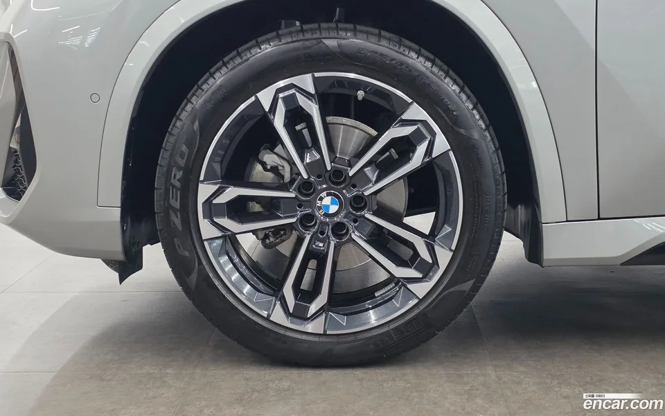 BMW X1 xDrive 20i M 2023 — миниатюра 2