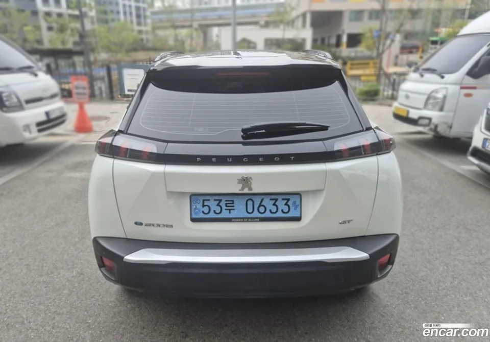 Peugeot e-2008 EV GT 2023 — миниатюра 2