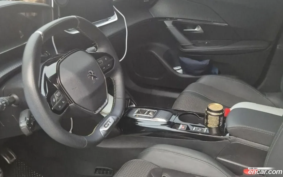 Peugeot e-2008 EV GT 2023 — миниатюра 4