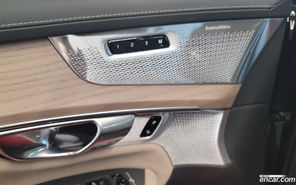 Volvo XC90 B6 2026 — миниатюра 5