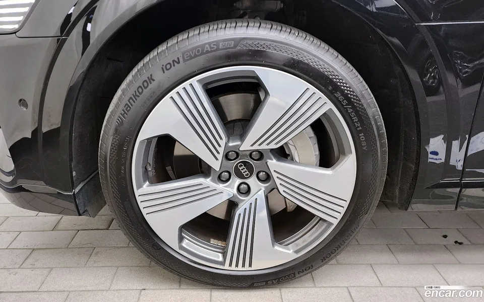 Audi e-tron 55 2022 — миниатюра 5