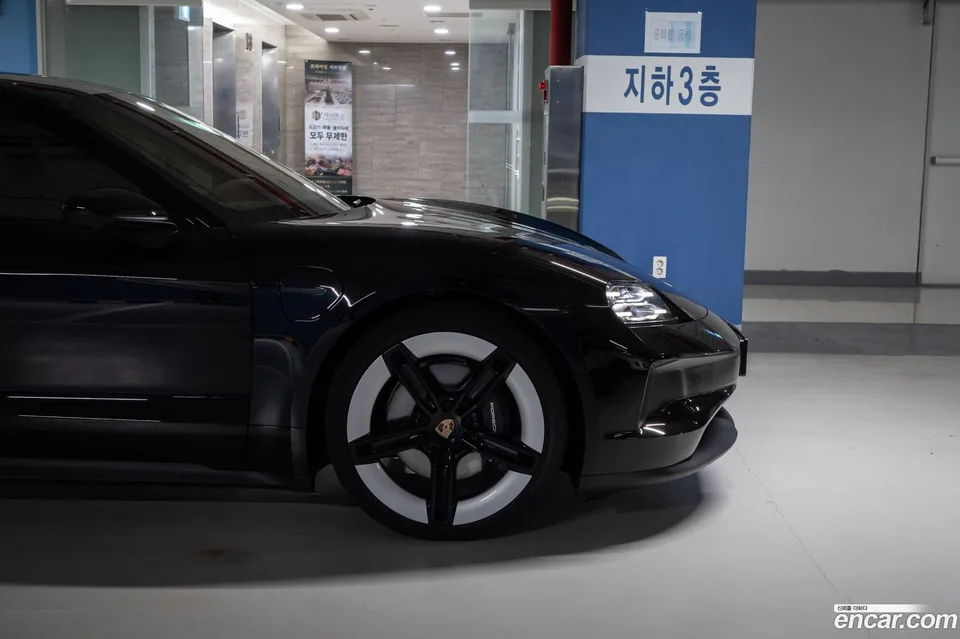 Porsche Taycan 2026 — миниатюра 5