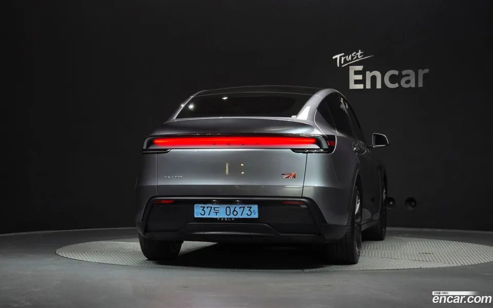 Tesla Model Y AWD 2025 — миниатюра 4