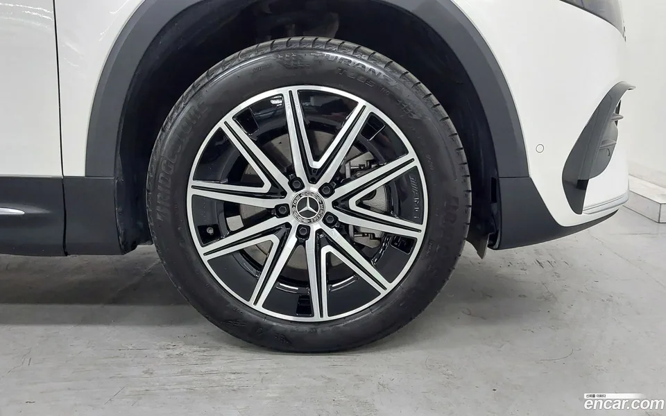 Mercedes-Benz EQB EQB300 4MATIC AMG 2024 — миниатюра 2