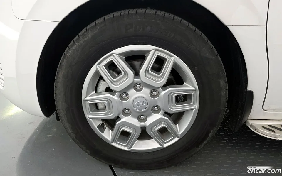 Hyundai Staria L3.5 5 2023 — миниатюра 2