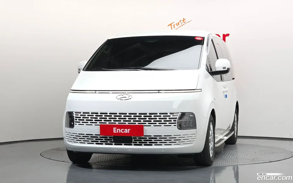 Hyundai Staria L3.5 5 2023 — миниатюра 3