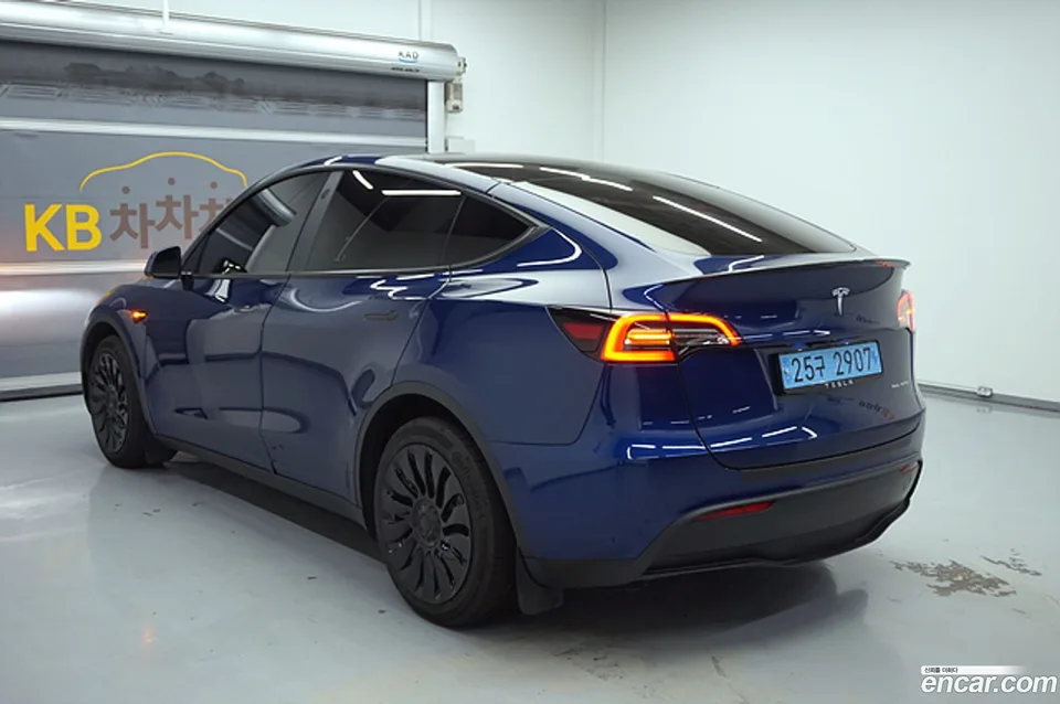 Tesla Model Y AWD 2022 — миниатюра 2