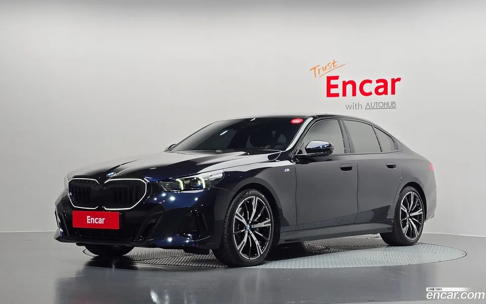 BMW 5 Series 530i xDrive M 2024 — фото 1, купить с доставкой в Москву