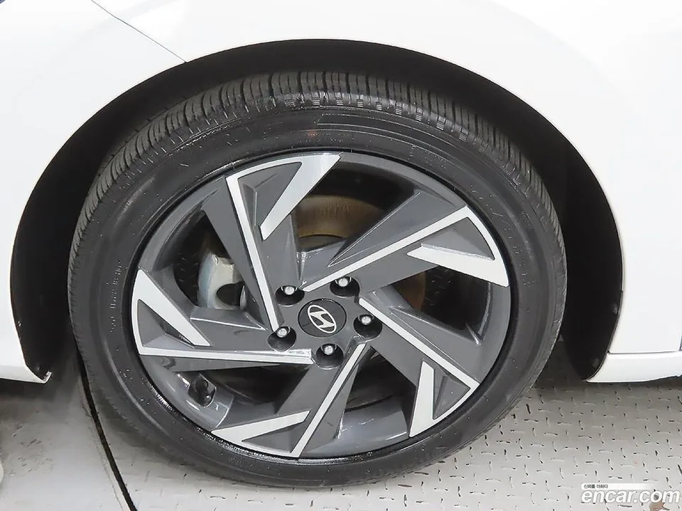 Hyundai Avante CN7 1.6 2024 — миниатюра 2