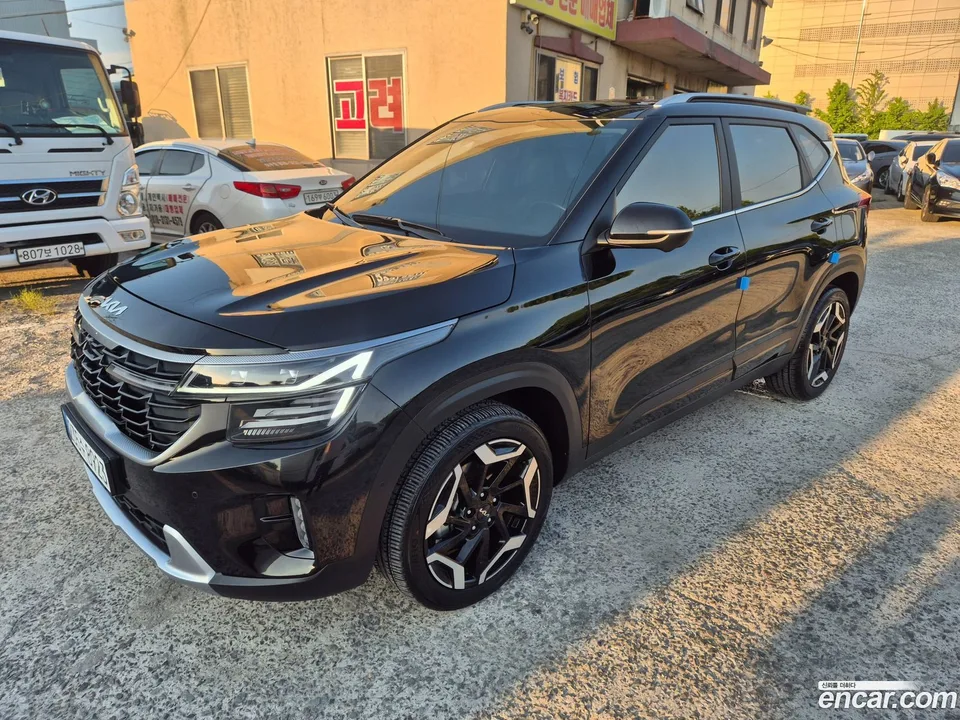 Kia Seltos 1.6 2WD 2024 — фото 1, купить с доставкой в Москву
