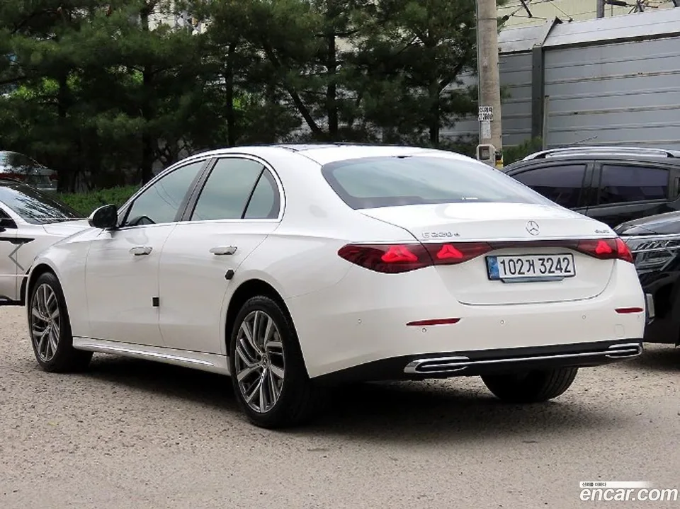 Mercedes-Benz E-Class E220d 4MATIC 2024 — миниатюра 3