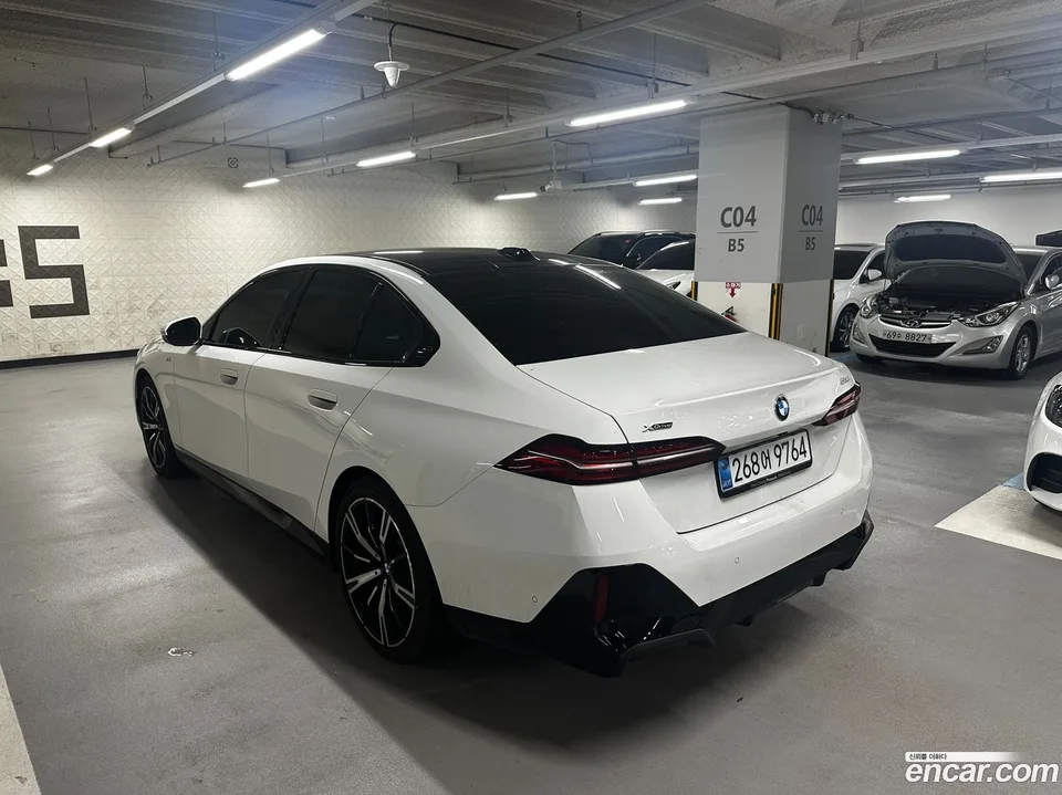 BMW 5 Series 530i xDrive M 2025 — миниатюра 2