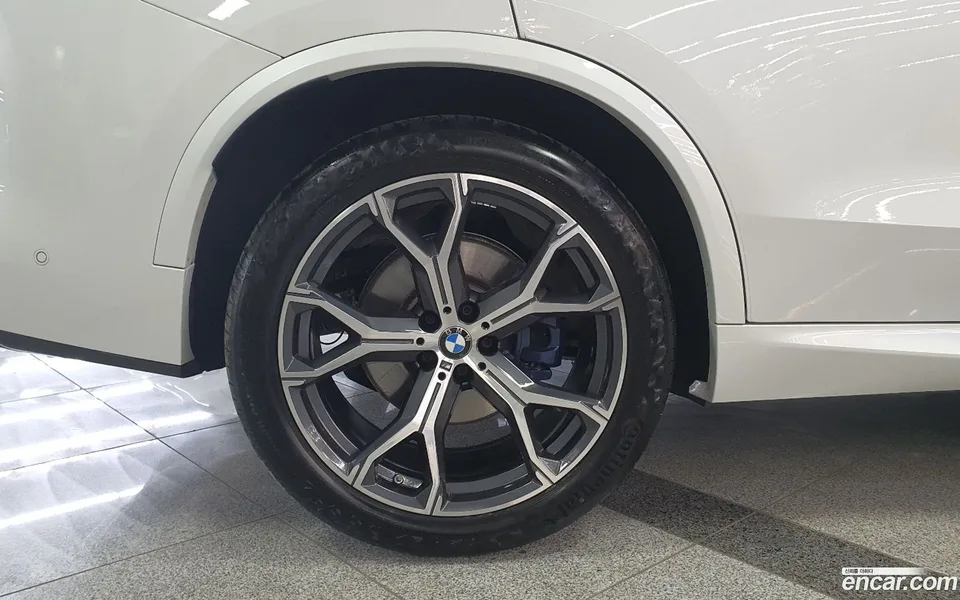 BMW X5 xDrive 40i M 2025 — миниатюра 2