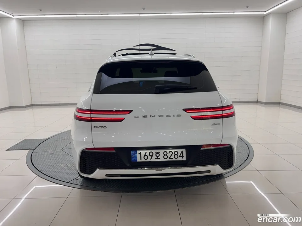 Genesis GV70 2.2 AWD 2022 — миниатюра 3