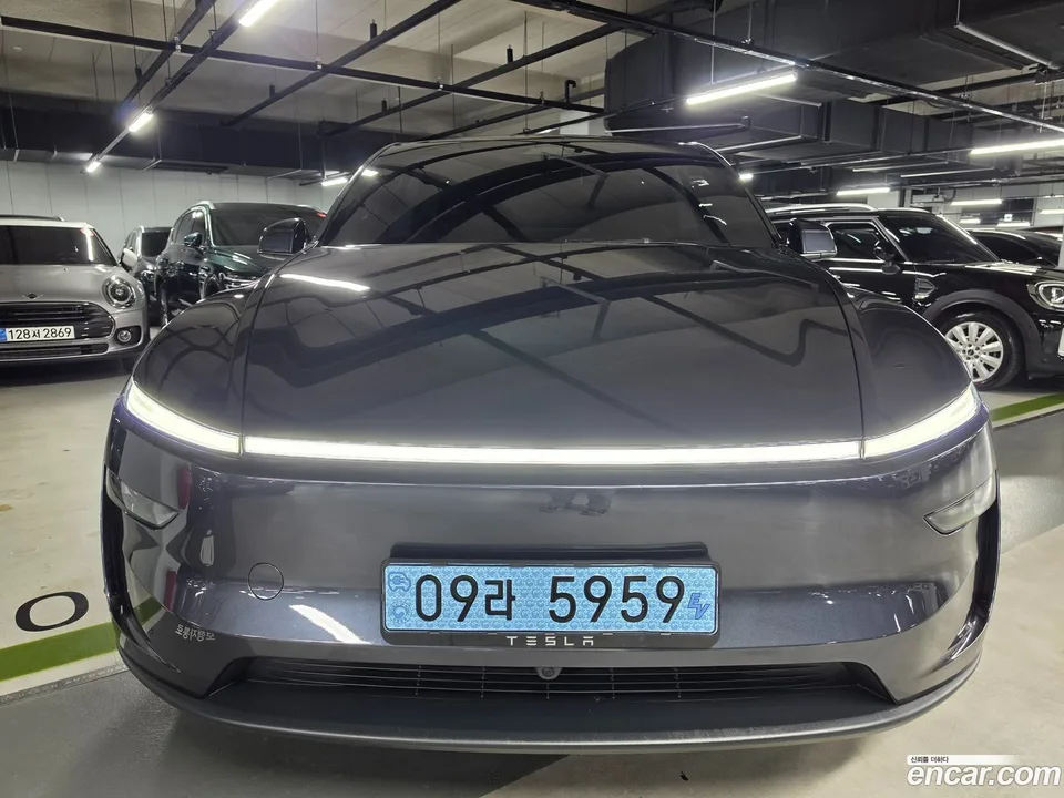 Tesla Model Y RWD 2025 — миниатюра 5