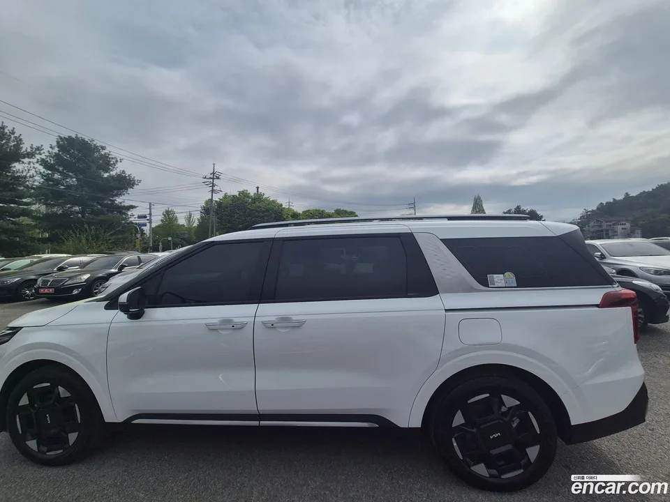 Kia Carnival HEV 9 2024 — фото 1, купить с доставкой в Москву