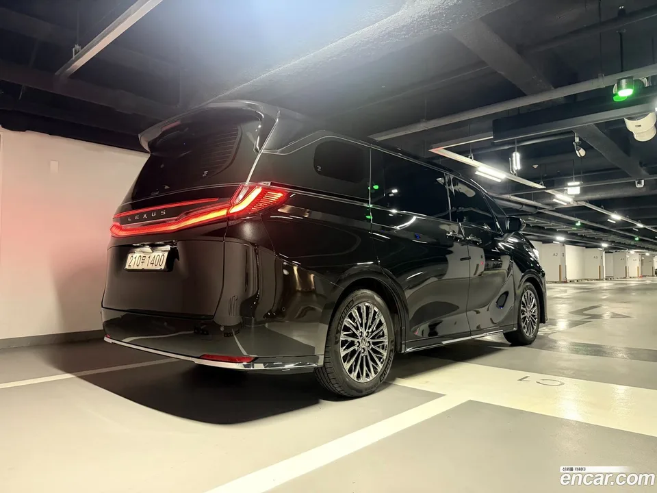 Lexus LM 500h 2025 — миниатюра 4