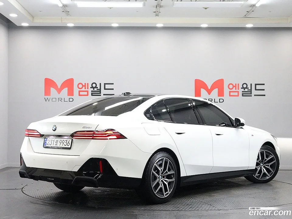 BMW 5 Series 520i M 2023 — миниатюра 4