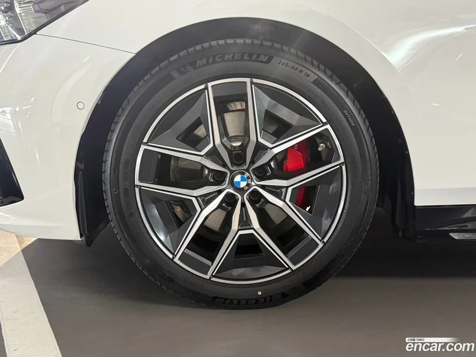 BMW 5 Series 520i M 2024 — миниатюра 2