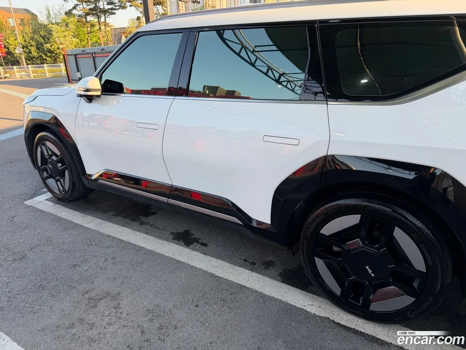 Kia EV9 4WD 2023 — миниатюра 2