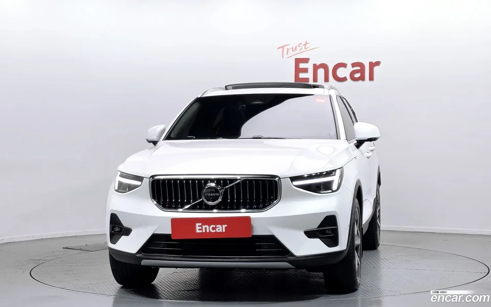 Volvo XC40 B4 2023 — миниатюра 3