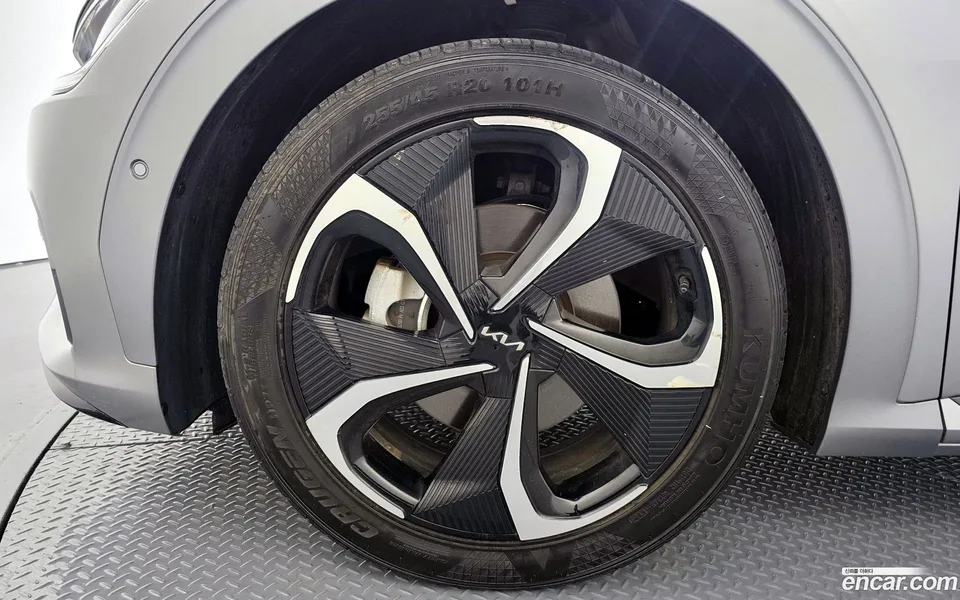 Kia EV6 4WD 2023 — миниатюра 2