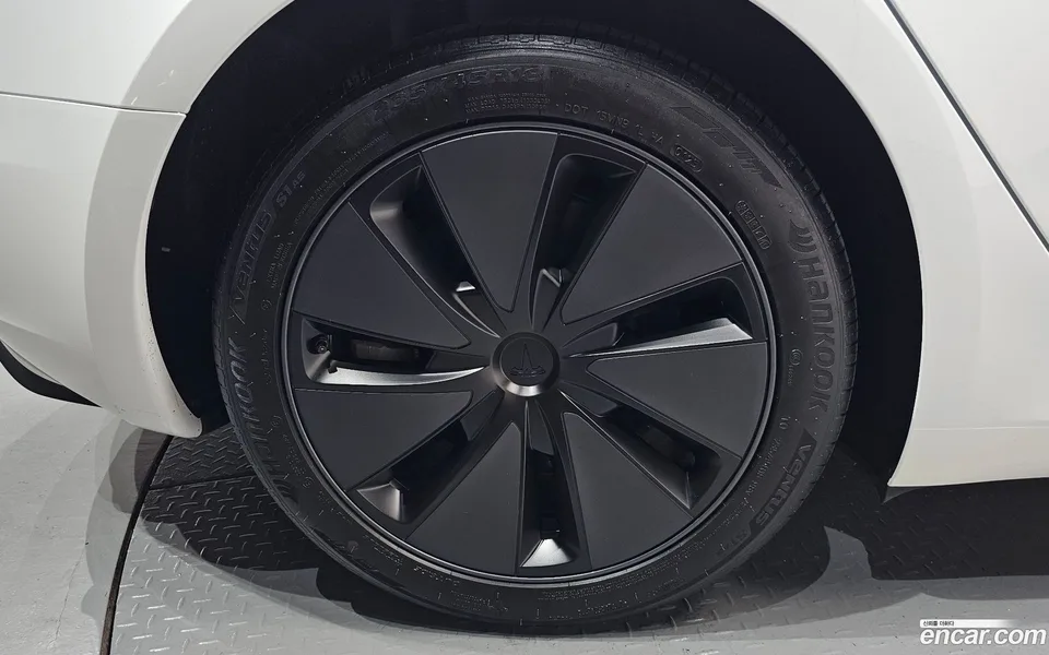Tesla Model 3 AWD 2025 — миниатюра 2