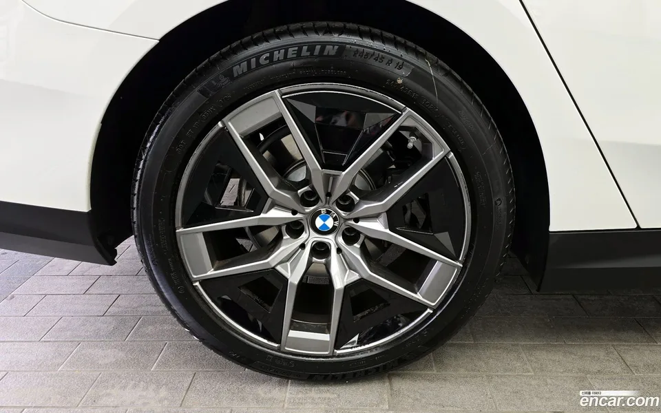 BMW 5 Series 520i 2025 — миниатюра 2