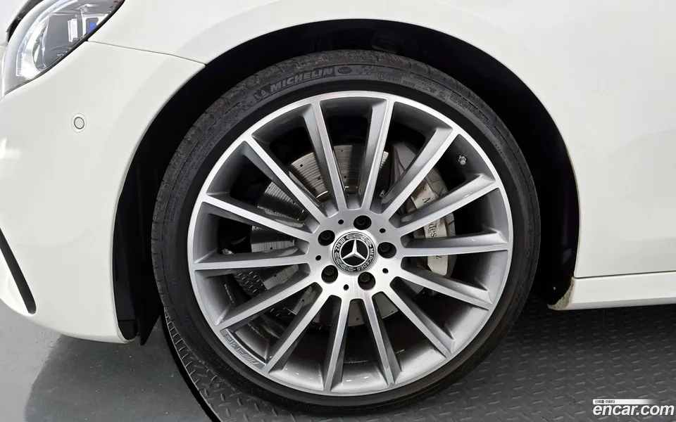 Mercedes-Benz E-Class E350 4MATIC AMG Line 2022 — миниатюра 5