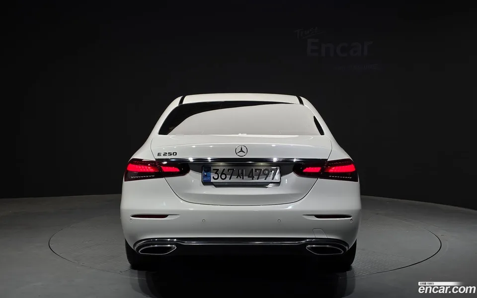 Mercedes-Benz E-Class E250 2022 — миниатюра 4