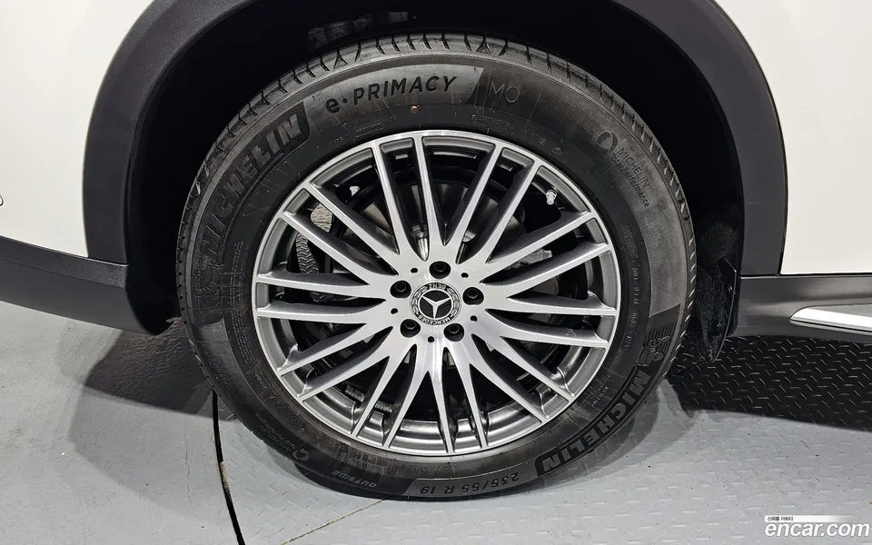 Mercedes-Benz GLC-Class GLC300 4MATIC 2025 — миниатюра 2