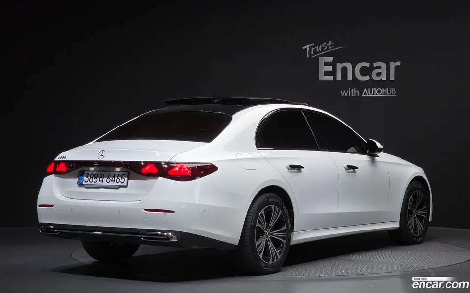 Mercedes-Benz E-Class E200 2025 — миниатюра 2