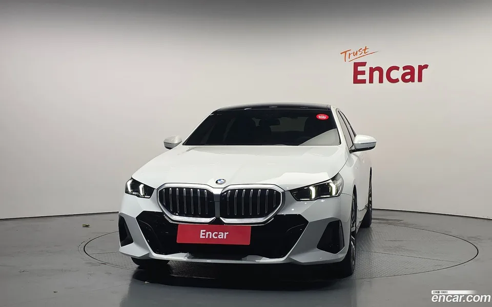 BMW 5 Series 530i xDrive M 2024 — миниатюра 3