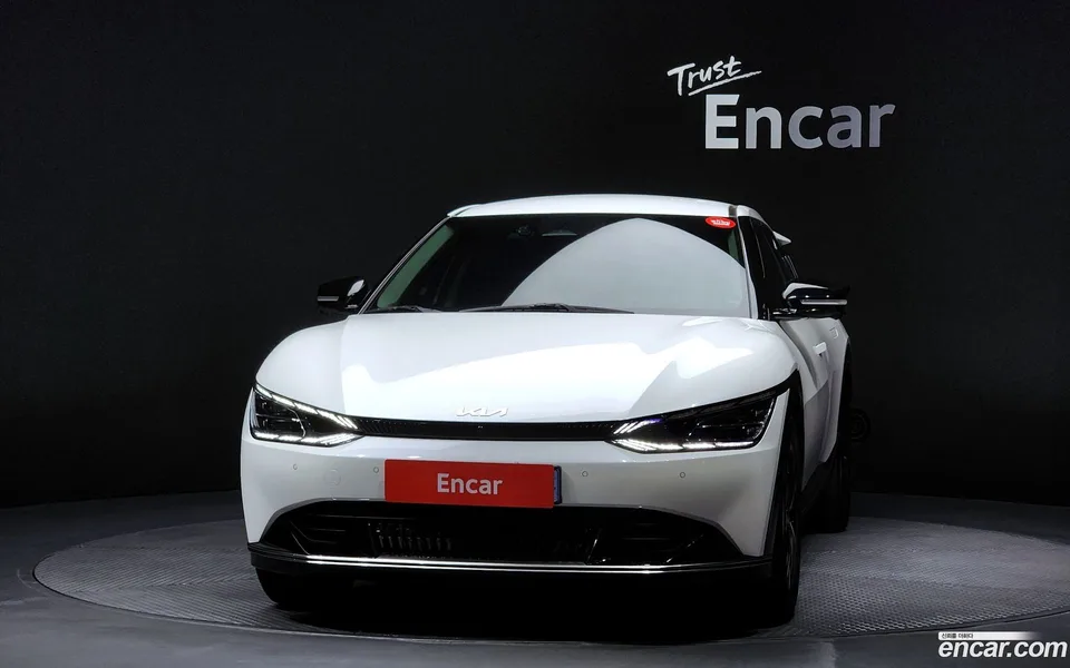 Kia EV6 2023 — миниатюра 3