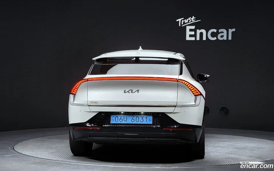 Kia EV6 2023 — миниатюра 4