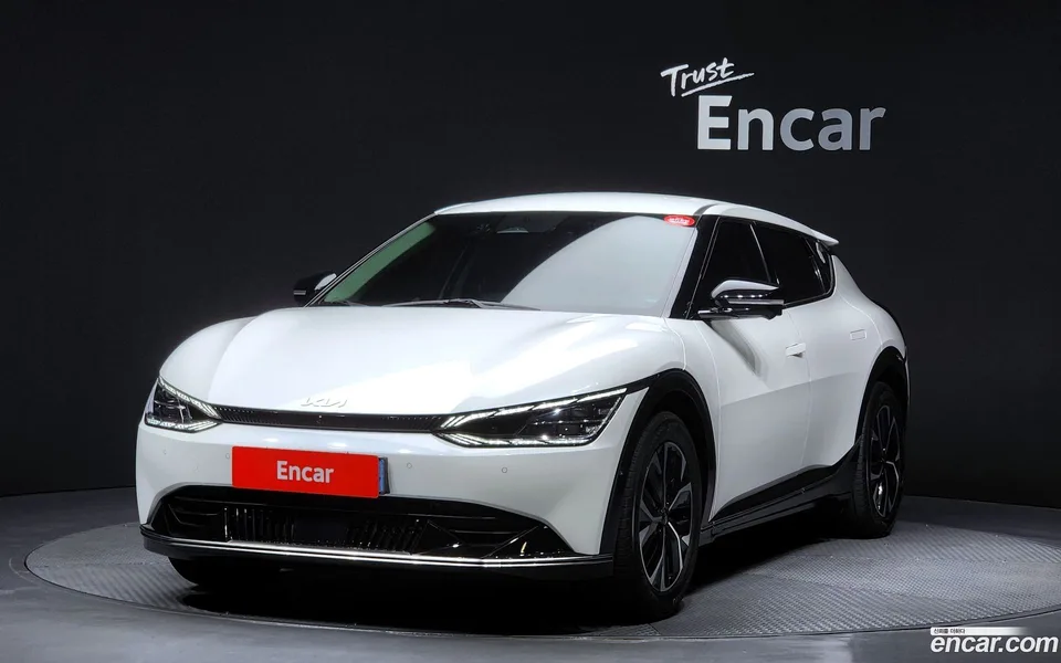 Kia EV6 2023 — фото 1, купить с доставкой в Москву