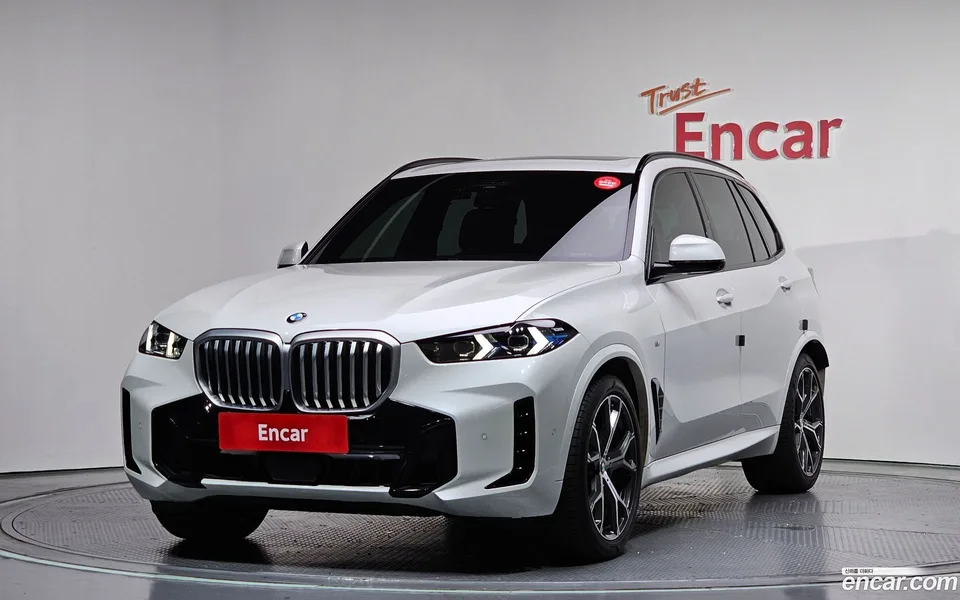 BMW X5 xDrive 30d M 2025 — фото 1, купить с доставкой в Москву