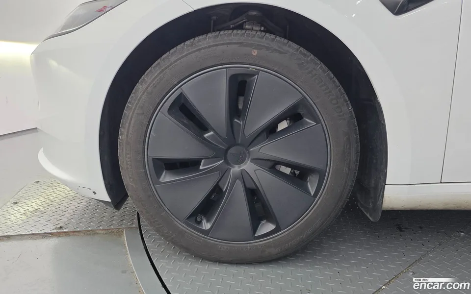 Tesla Model 3 RWD 2024 — миниатюра 5