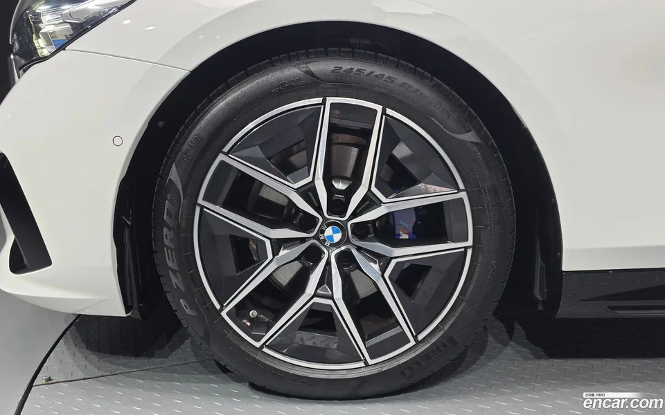 BMW 5 Series 520i M 2025 — миниатюра 2