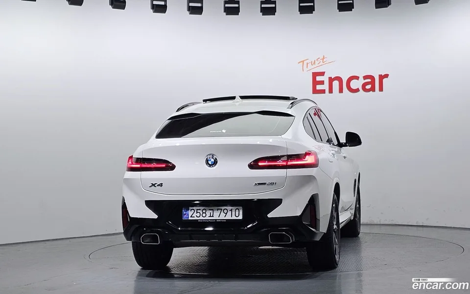 BMW X4 xDrive20i M 2023 — миниатюра 4