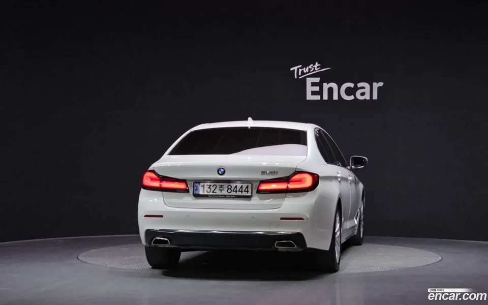 BMW 5 Series 520i 2023 — миниатюра 4