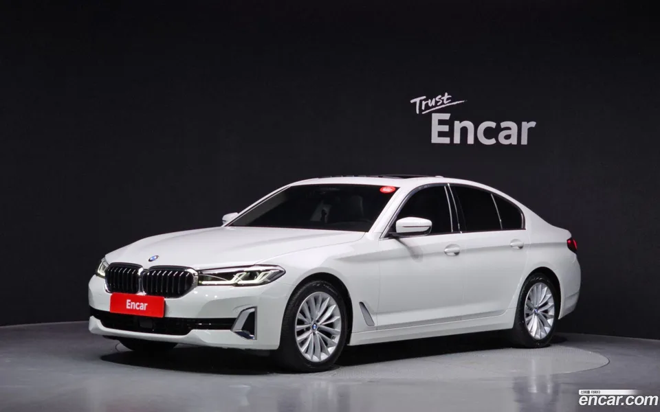 BMW 5 Series 520i 2023 — фото 1, купить с доставкой в Москву