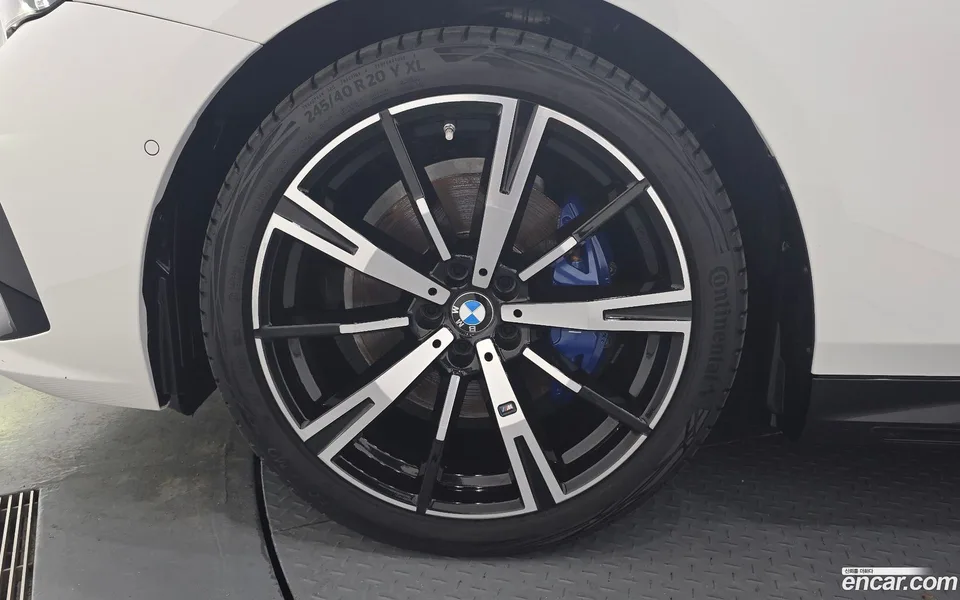 BMW 5 Series 530i xDrive M 2024 — миниатюра 5
