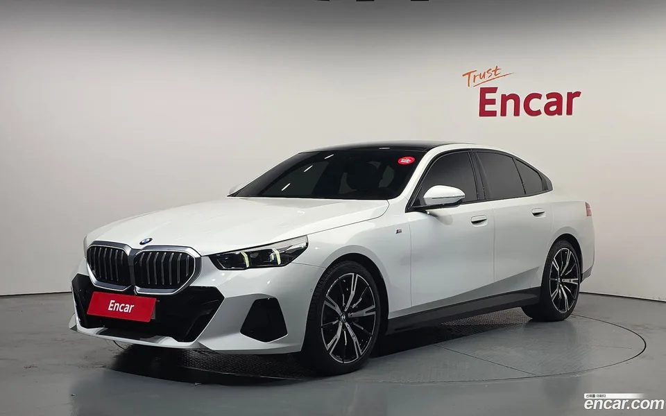 BMW 5 Series 530i xDrive M 2024 — фото 1, купить с доставкой в Москву