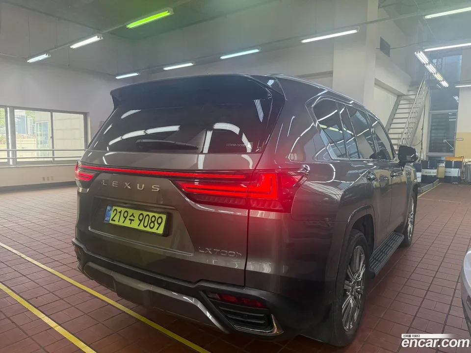 Lexus LX 700h VIP 2025 — миниатюра 2