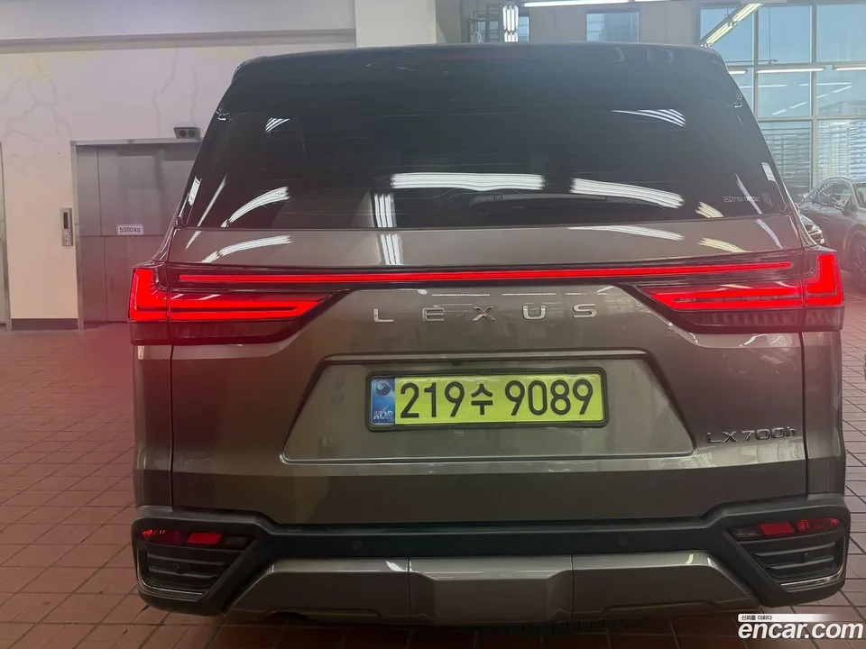 Lexus LX 700h VIP 2025 — миниатюра 4