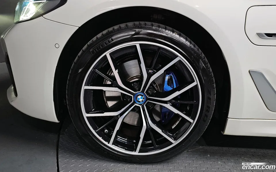 BMW 5 Series 530e M 2022 — миниатюра 5