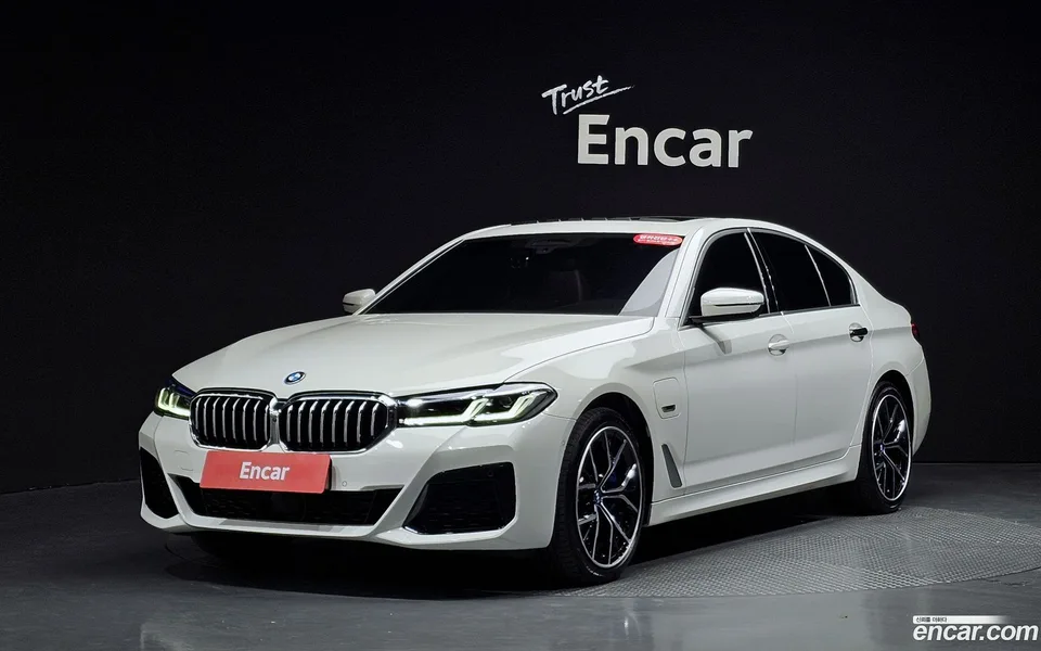 BMW 5 Series 530e M 2022 — фото 1, купить с доставкой в Москву
