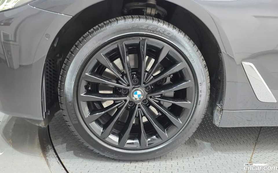 BMW 5 Series 530i xDrive 2022 — миниатюра 2